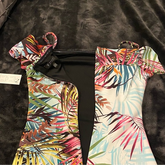Beautiful Guess Off-the-shoulder sheath Dress. A Vibrant choice.Brad new.size 4 - Picture 9 of 13